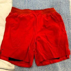 Lululemon license to train short lined L orange